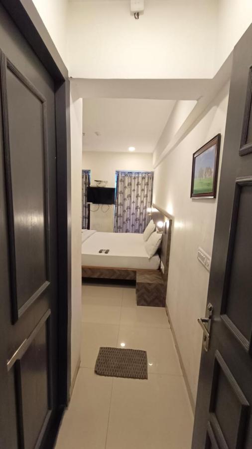 Hotel J R Residency Navi Mumbai Exterior foto