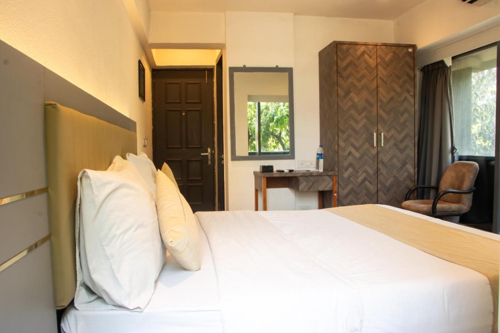 Hotel J R Residency Navi Mumbai Exterior foto